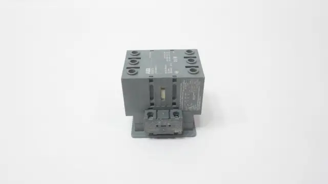 ABB OT63FT3 NON-FUSIBLE DISCONNECT SWITCH 60A AMP 3P 600V-AC